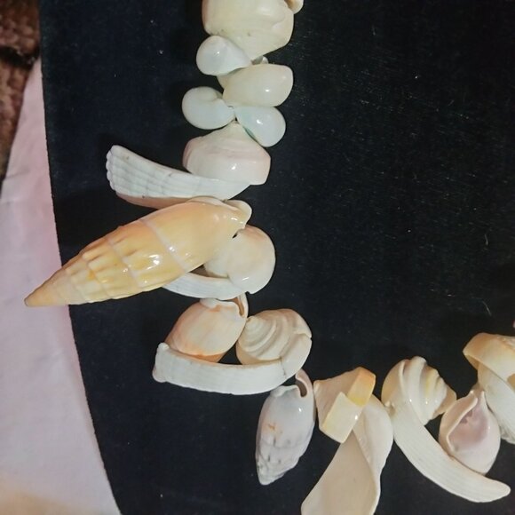Shell Bead Necklace Assorted Natural White Puka Shells - Picture 7 of 8